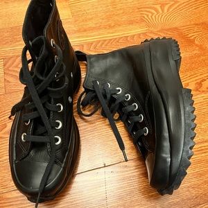 Converse Run Star Hike Platform Leather
UNISEX HIGH TOP SHOE Women’s Size 5.5